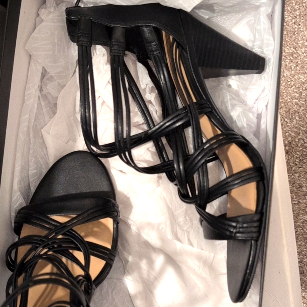 Women's black sandals size 9.5